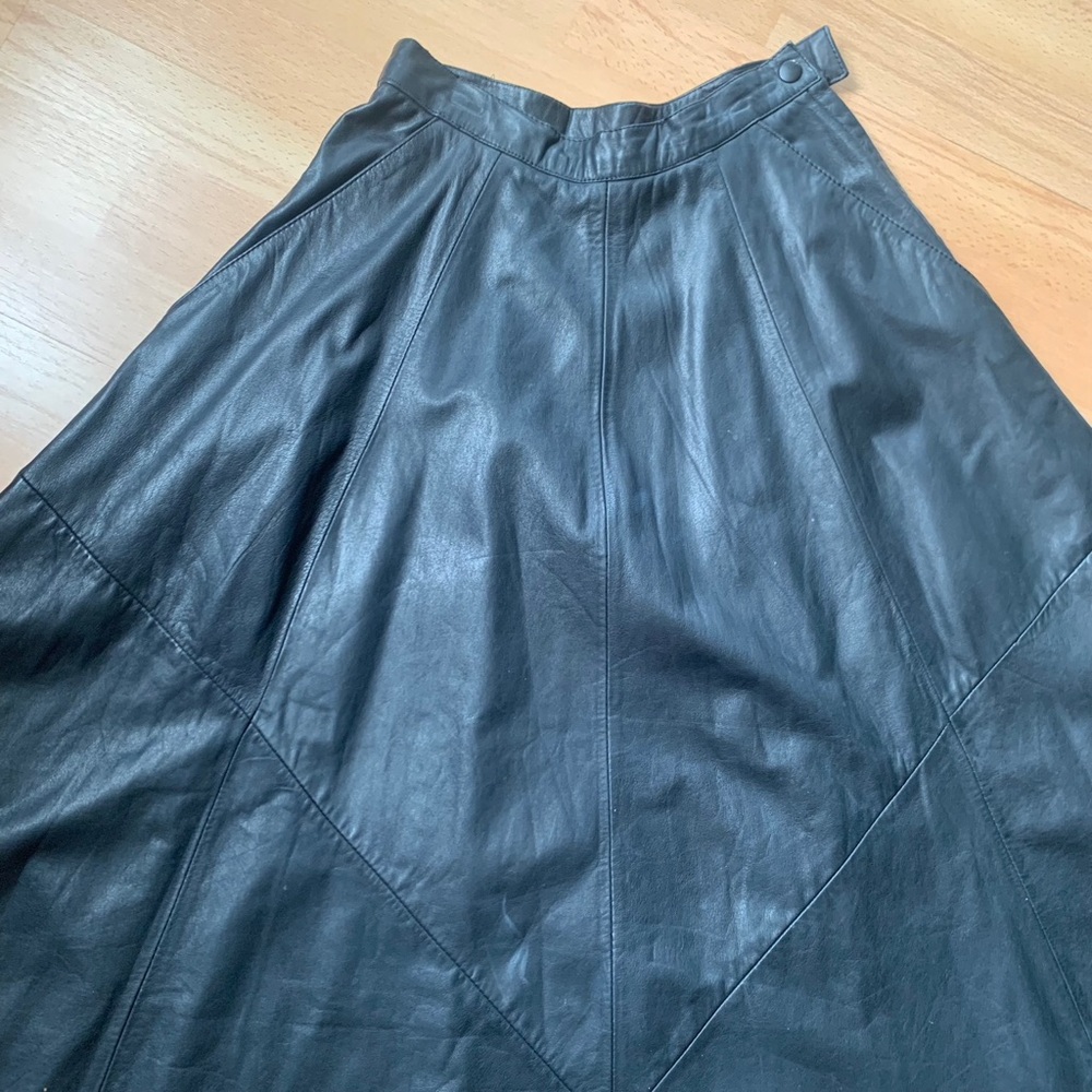 Elegant Y2K Danier high waisted Black Leather half circle maxi Skirt size 8 - Picture 5 of 6
